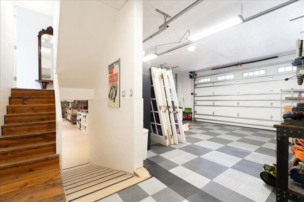 Garage, Interior