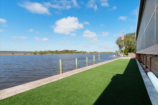 Exterior, Lake