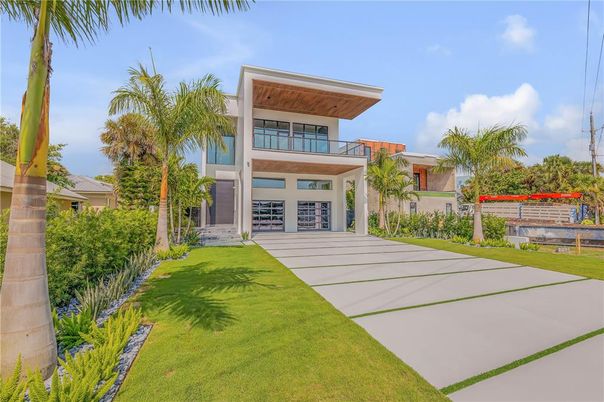 Backyard, Exterior, Facade, Modern