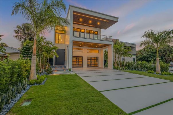 Attached, Backyard, Exterior, Facade, Modern