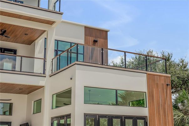 Exterior, Facade, Modern