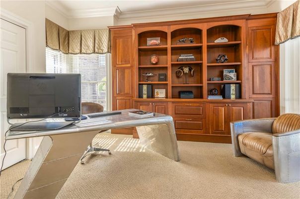 Home Office, Interior