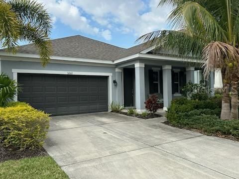 Attached, Exterior, Facade, Ranch