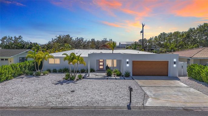 Attached, Exterior, Facade, Ranch