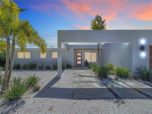 Backyard, Exterior, Facade, Modern