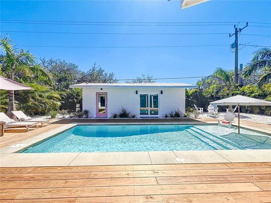 Exterior, Pool