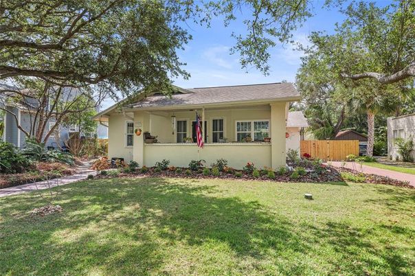 Backyard, Exterior, Facade, Ranch