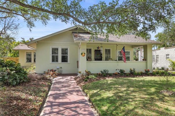 Exterior, Facade, Ranch