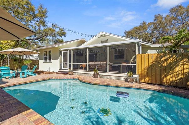 Exterior, Pool