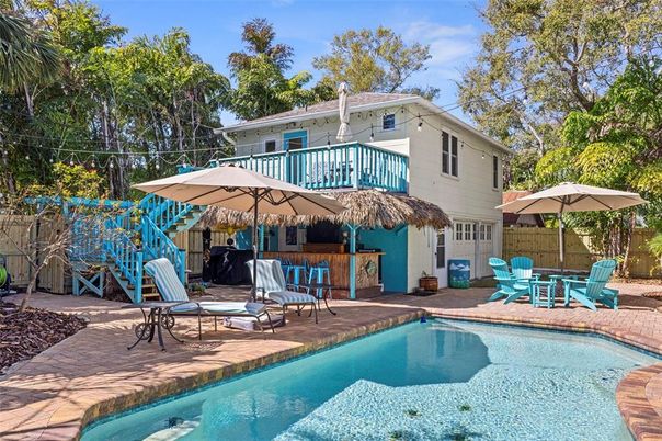 Exterior, Pool