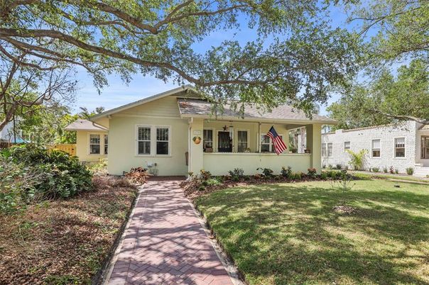 Backyard, Exterior, Facade, Ranch