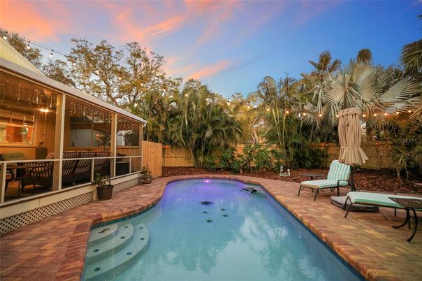 Exterior, Pool
