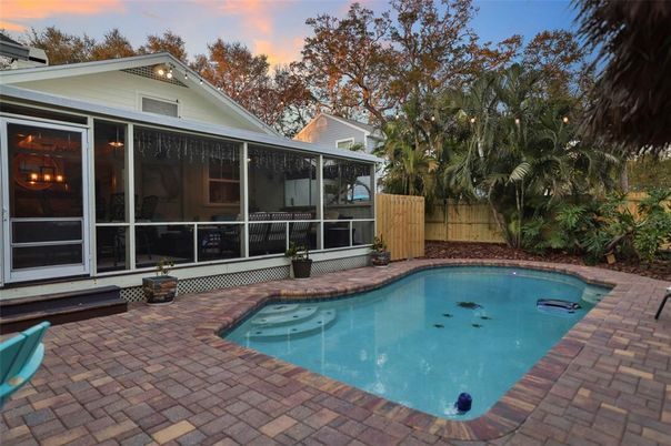 Exterior, Pool