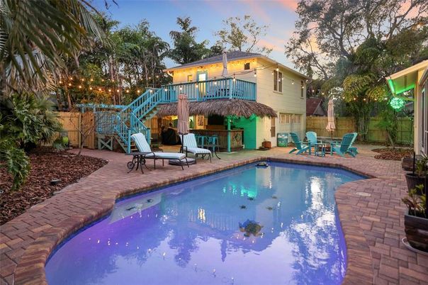 Exterior, Pool