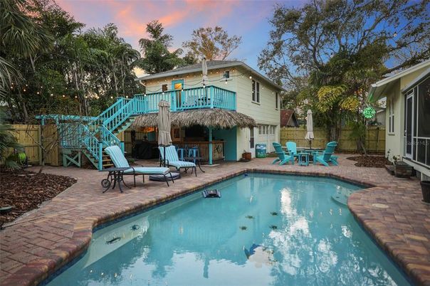 Exterior, Pool