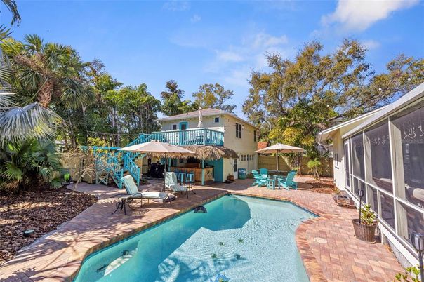 Exterior, Pool