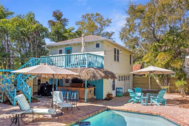 Exterior, Pool