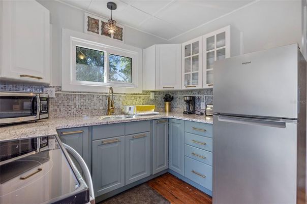 Interior, Kitchen, Pendant Lights, Wood Texture Flooring