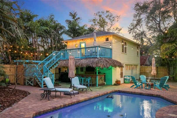 Exterior, Pool