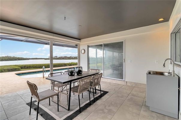 Dining room, Interior, Pool, Recessed Lighting, Water
