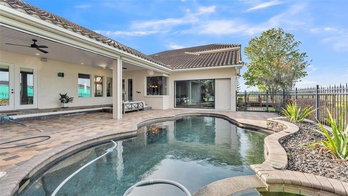 Exterior, Pool