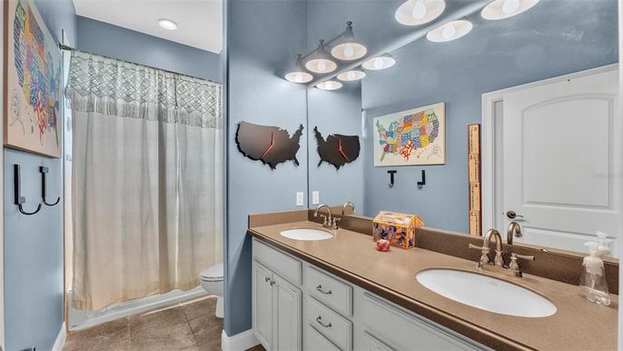 Bathroom, Dual Sink Vanities, Interior, Recessed Lighting