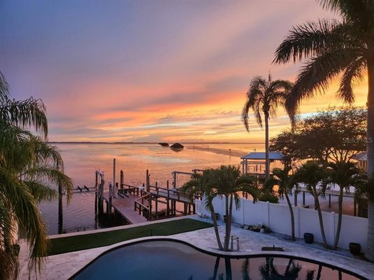 Exterior, Pool, Water