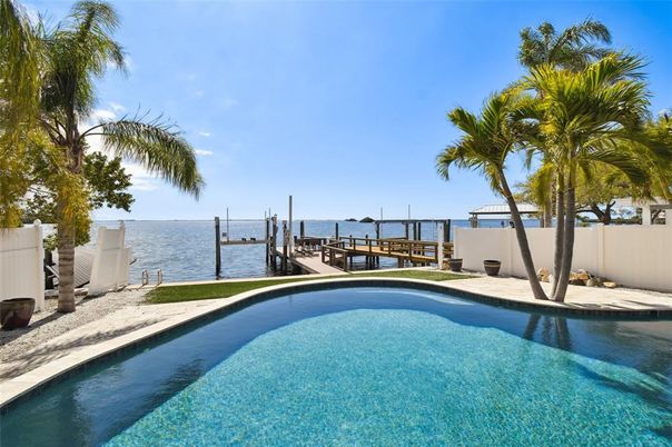 Exterior, Pool, Water