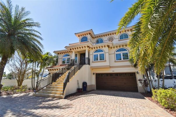 Attached, Exterior, Facade, Mediterranean