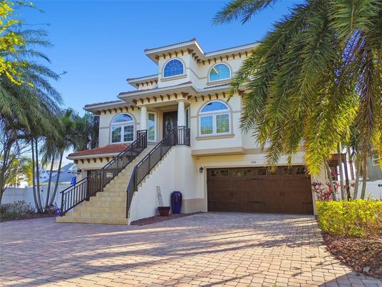 Attached, Exterior, Facade, Mediterranean