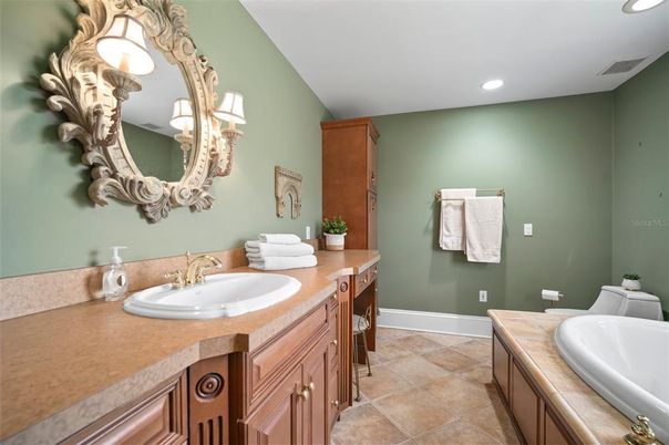 Bathroom, Dual Sink Vanities, Interior, Recessed Lighting