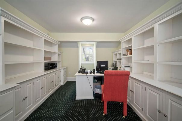 Home Office, Interior
