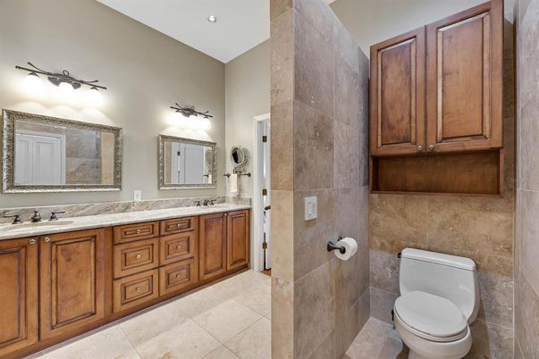 Bathroom, Dual Sink Vanities, Interior, Recessed Lighting