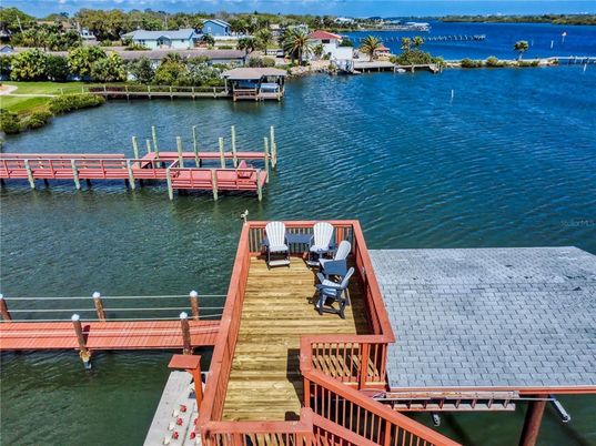 Exterior, Lake