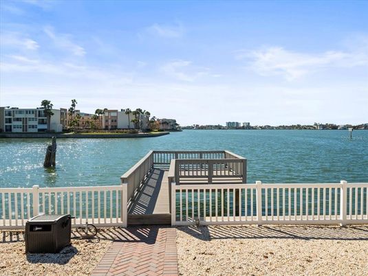 Exterior, Lake