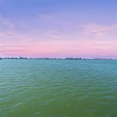 Exterior, Lake