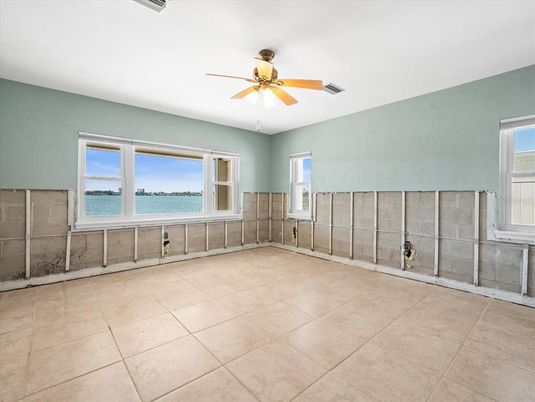 Empty room, Interior, Water