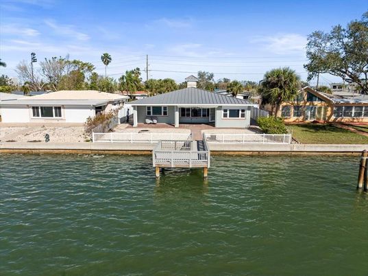 Exterior, Lake