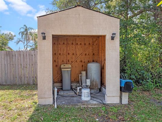 Detached Garage, Exterior