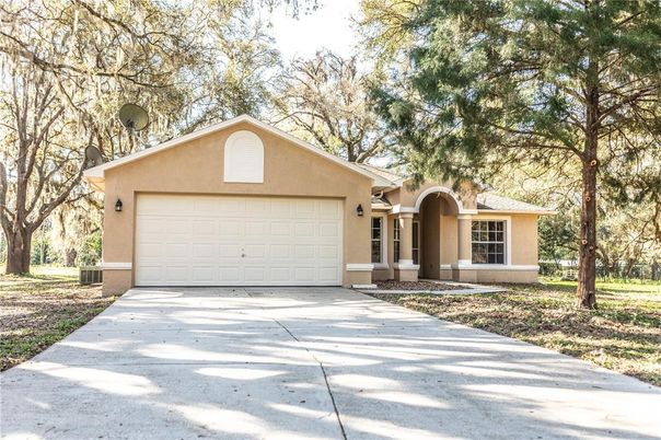 Attached, Exterior, Facade, Ranch