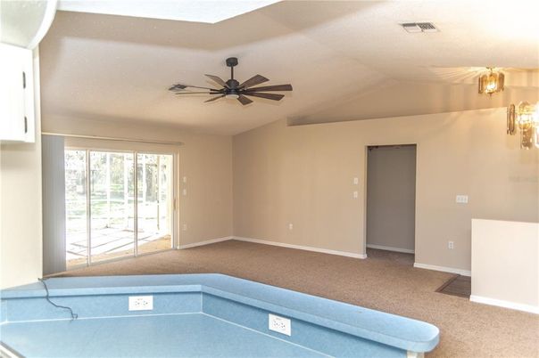 Empty room, Interior