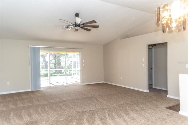 Empty room, Interior