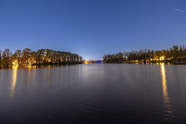 Exterior, Lake