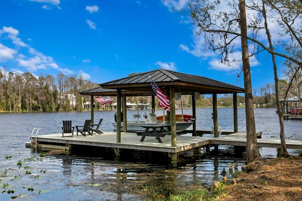 Exterior, Lake