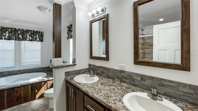 Bathroom, Dual Sink Vanities, Interior, Recessed Lighting
