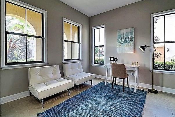 Home Office, Interior