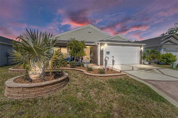 Attached, Exterior, Facade, Ranch