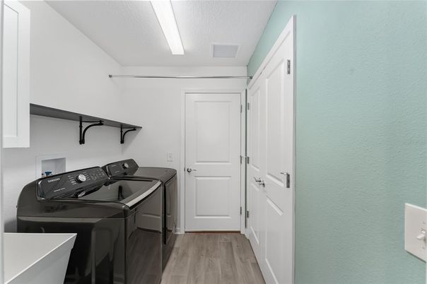 Interior, Washer, Wood Texture Flooring