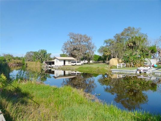Exterior, Lake