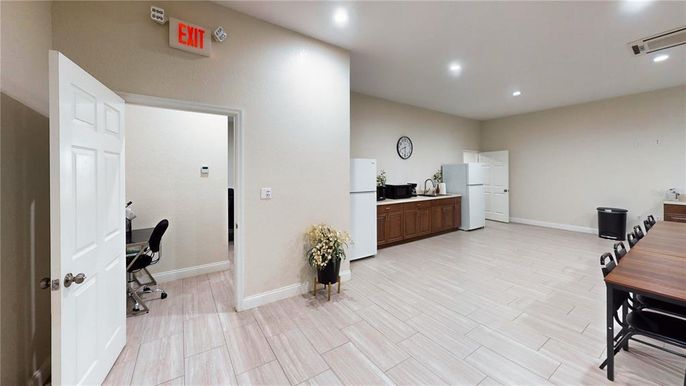 Interior, Recessed Lighting, Wood Texture Flooring